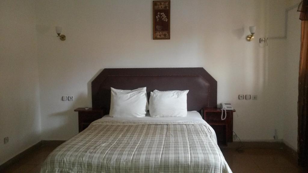 Zambezi Inn Hotel Conakry Phòng bức ảnh