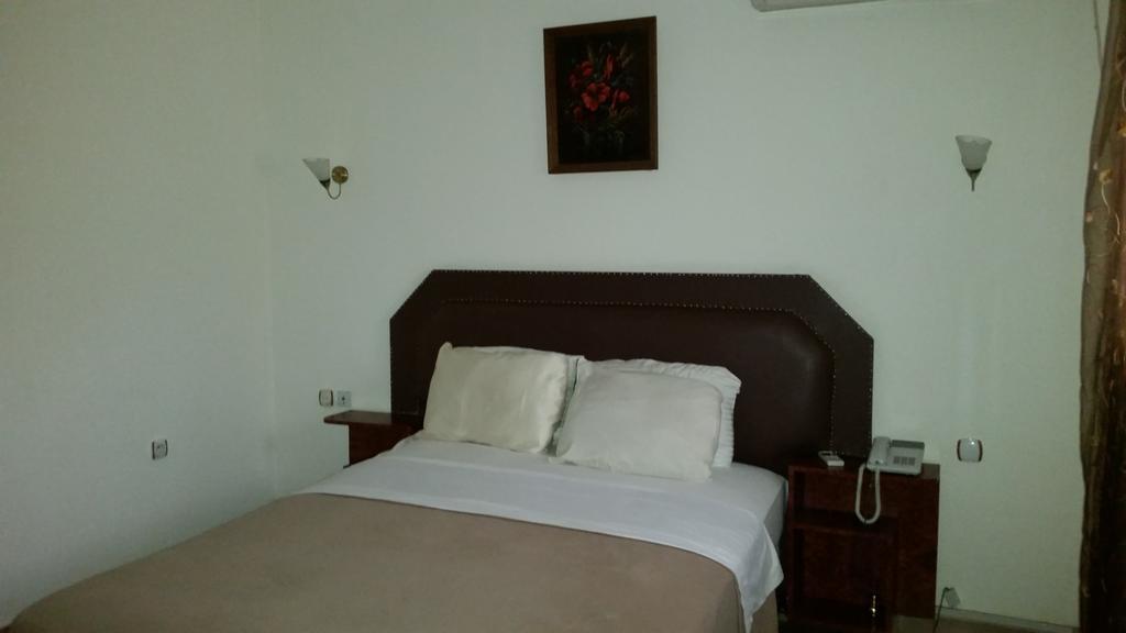 Zambezi Inn Hotel Conakry Phòng bức ảnh