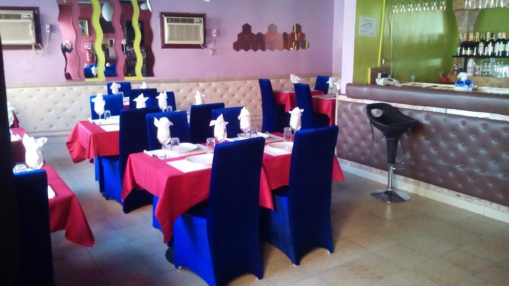 Zambezi Inn Hotel Conakry Ngoại thất bức ảnh