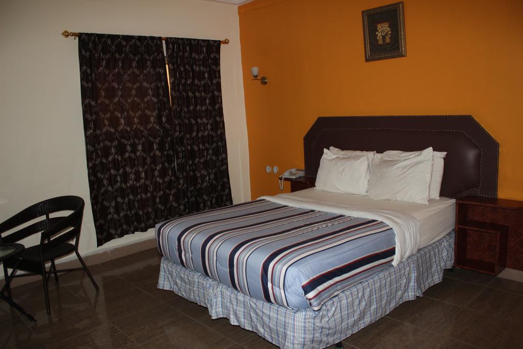 Zambezi Inn Hotel Conakry Ngoại thất bức ảnh